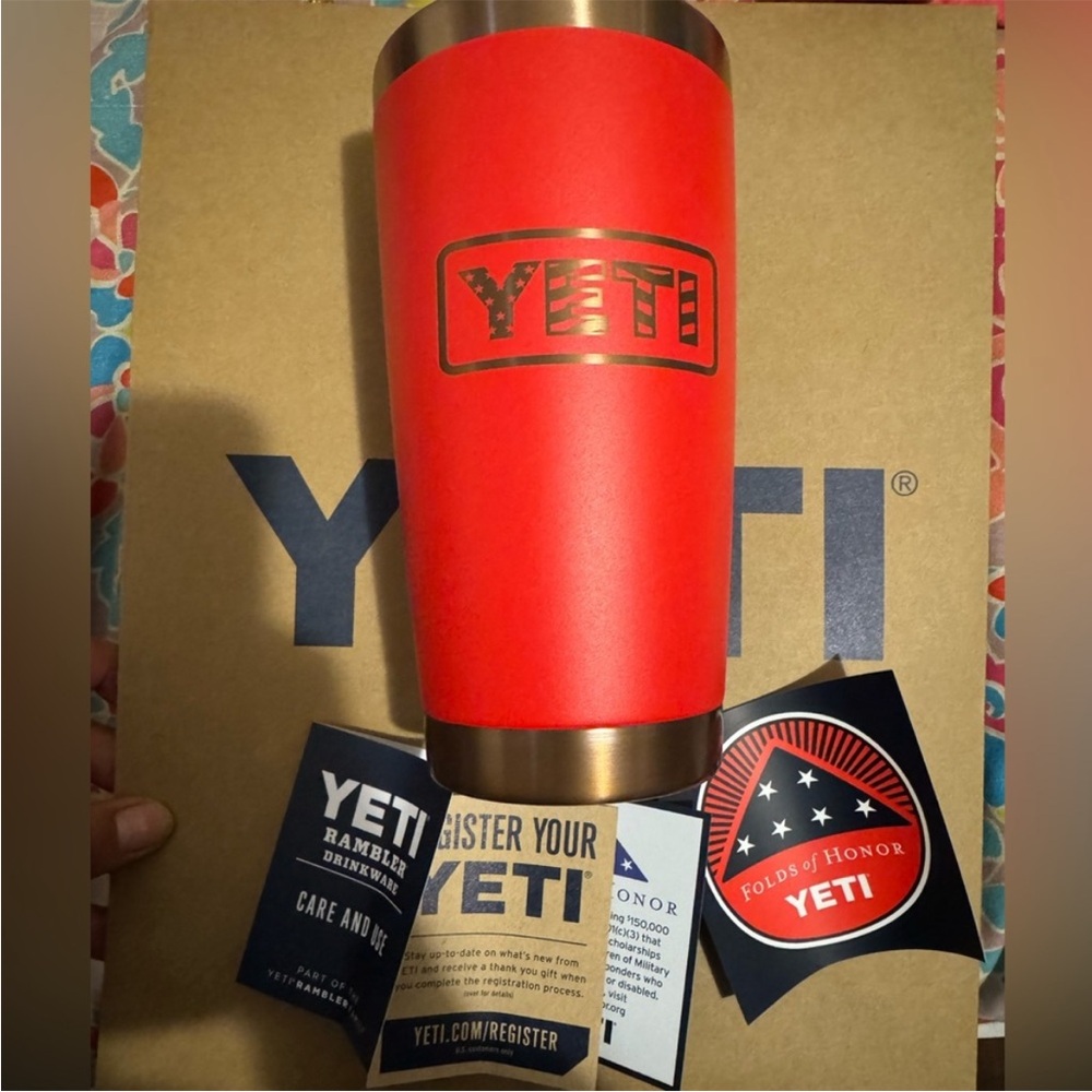 YETI 20oz FOLDS OF HONOR RED